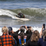 Conoce a Cacau, el ganador del Campeonato Mundial de Surf con Perros · Kinship
